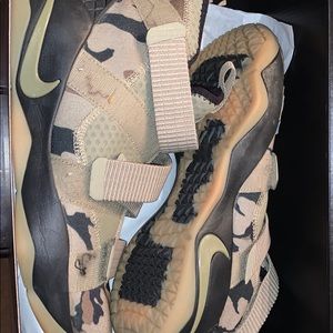 I’m selling lebron 11 camouflage edition